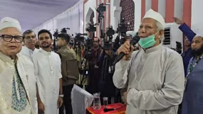 ঈদের জামাত শেষে দেশ বাসীর জন্য দোয়া চাইলেন প্রধান উপদেষ্ঠা